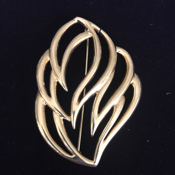 LOOK!!! FOUR VINTAGE GOLD MONET BROOCHES! - Picture 7 of 8